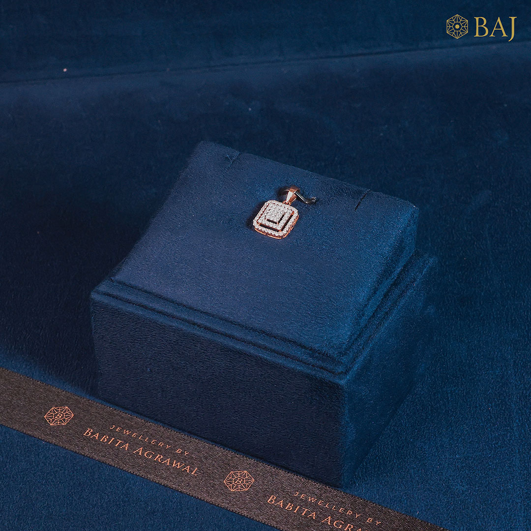 Classic Gleam diamond pendant in 18k gold rectangular frame design