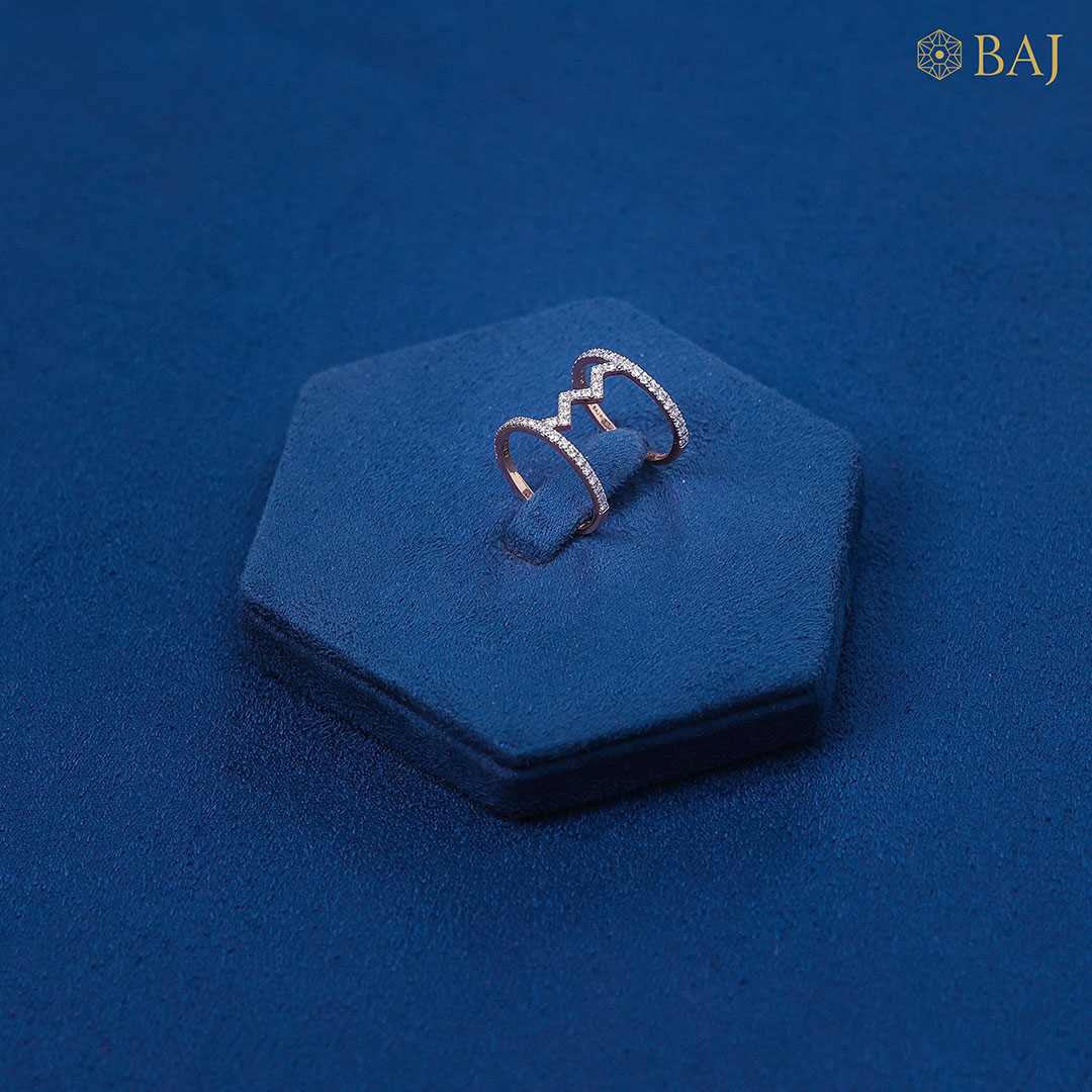 Spaces diamond ring in 18kt rose gold with zigzag double band design