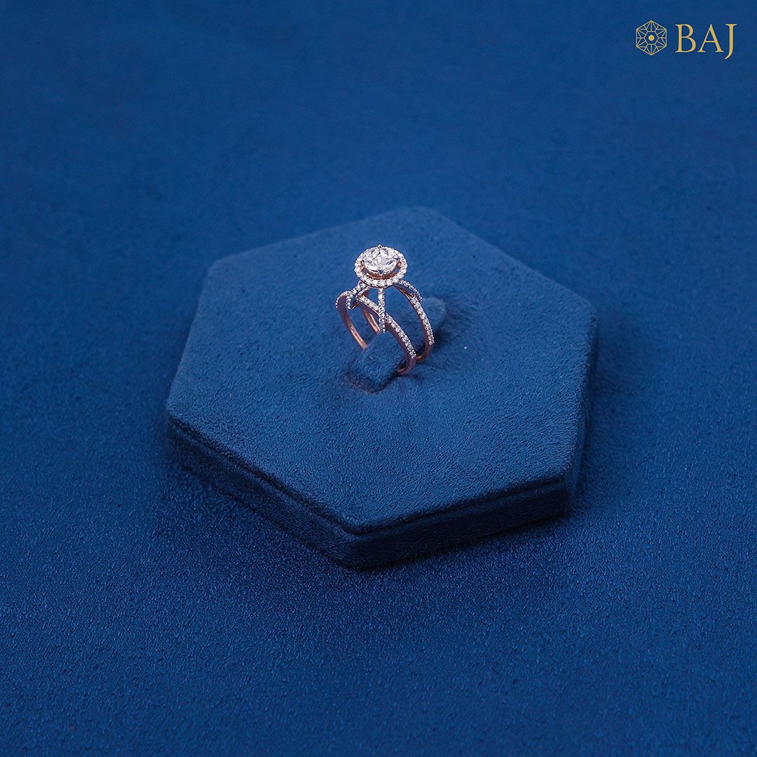 Pop up diamond ring in 18kt rose gold with raised cluster setting