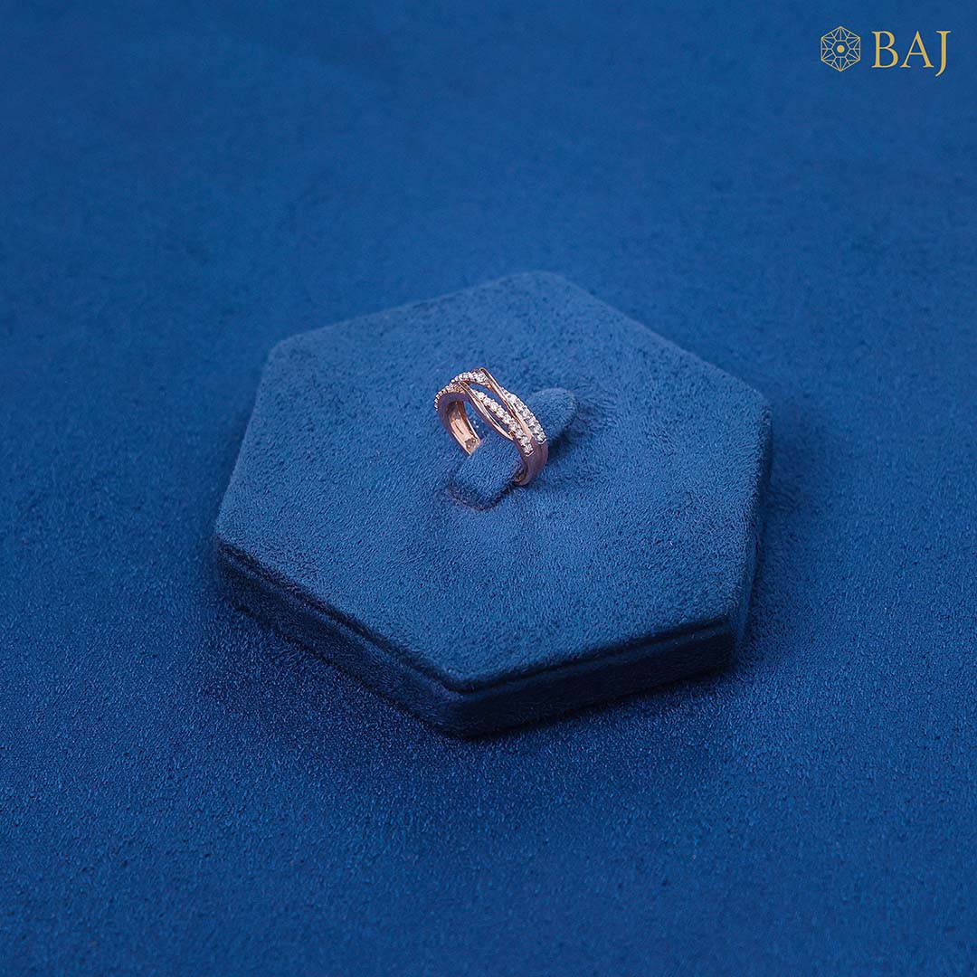 Twirl diamond ring in 18kt rose gold with twisted band design