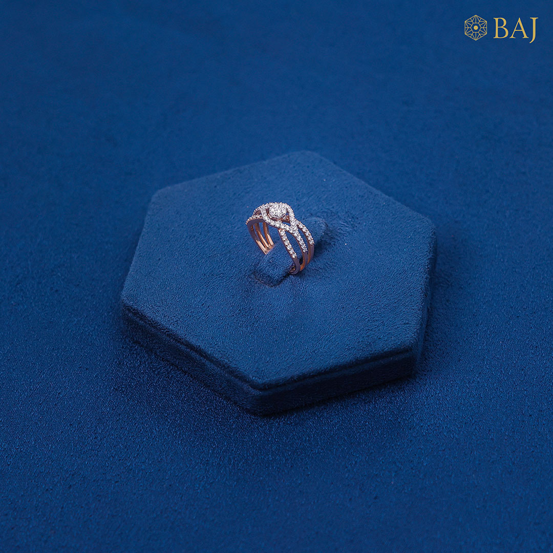 Sweet Pea diamond ring in 18kt rose gold with halo cluster design