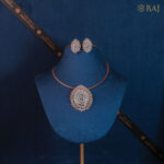 Floral diamond necklace set in 18kt gold-2