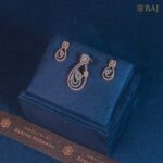 Loop design diamond pendant set in 18kt gold