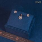 Spiral diamond pendant set for women in 18kt gold.