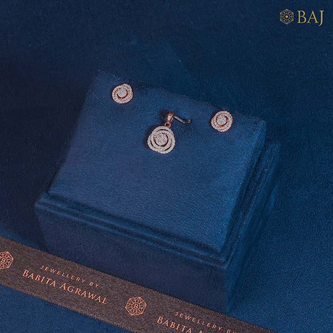 Spiral diamond pendant set for women in 18kt gold.