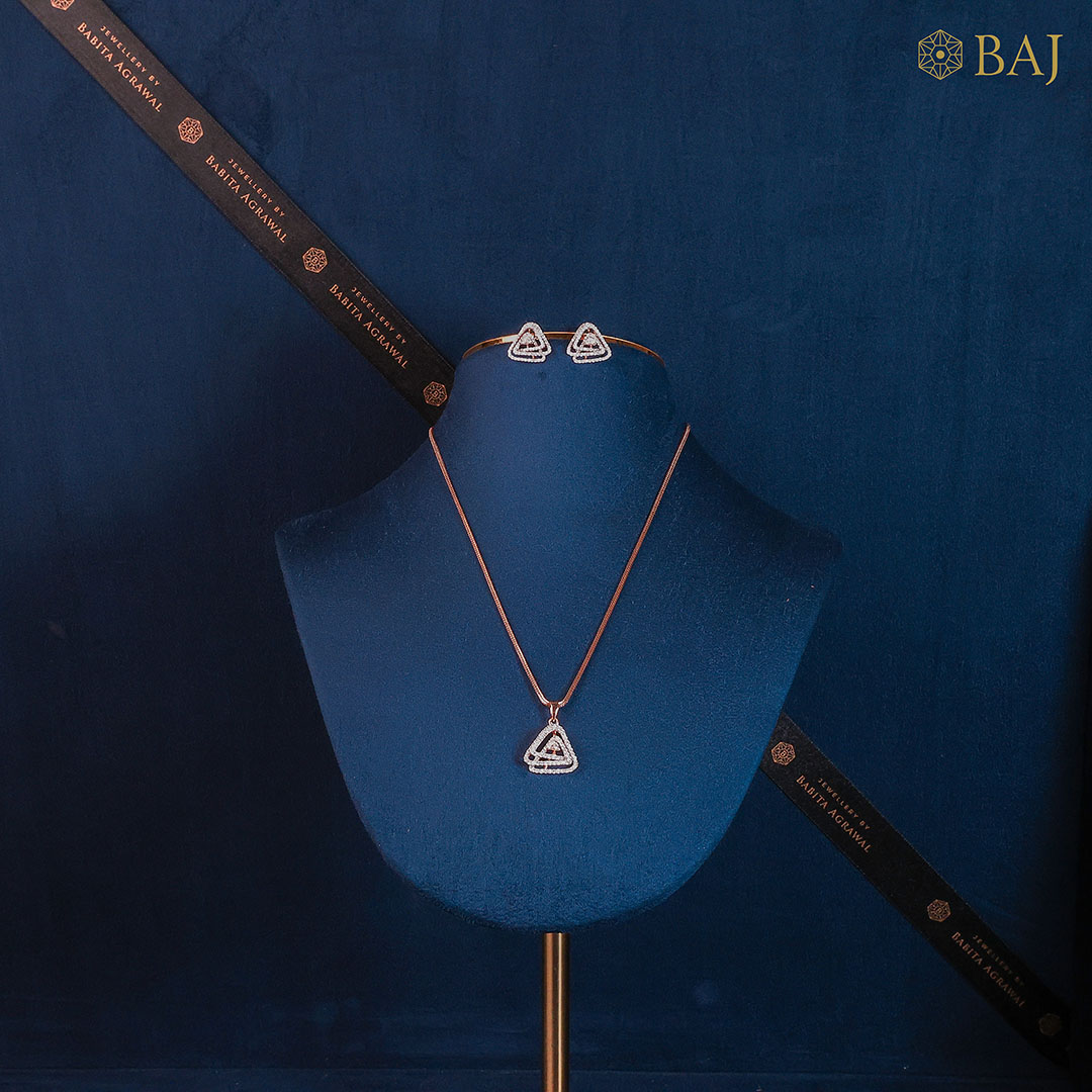 Tri Radiance triangular diamond pendant set in 18k gold-2