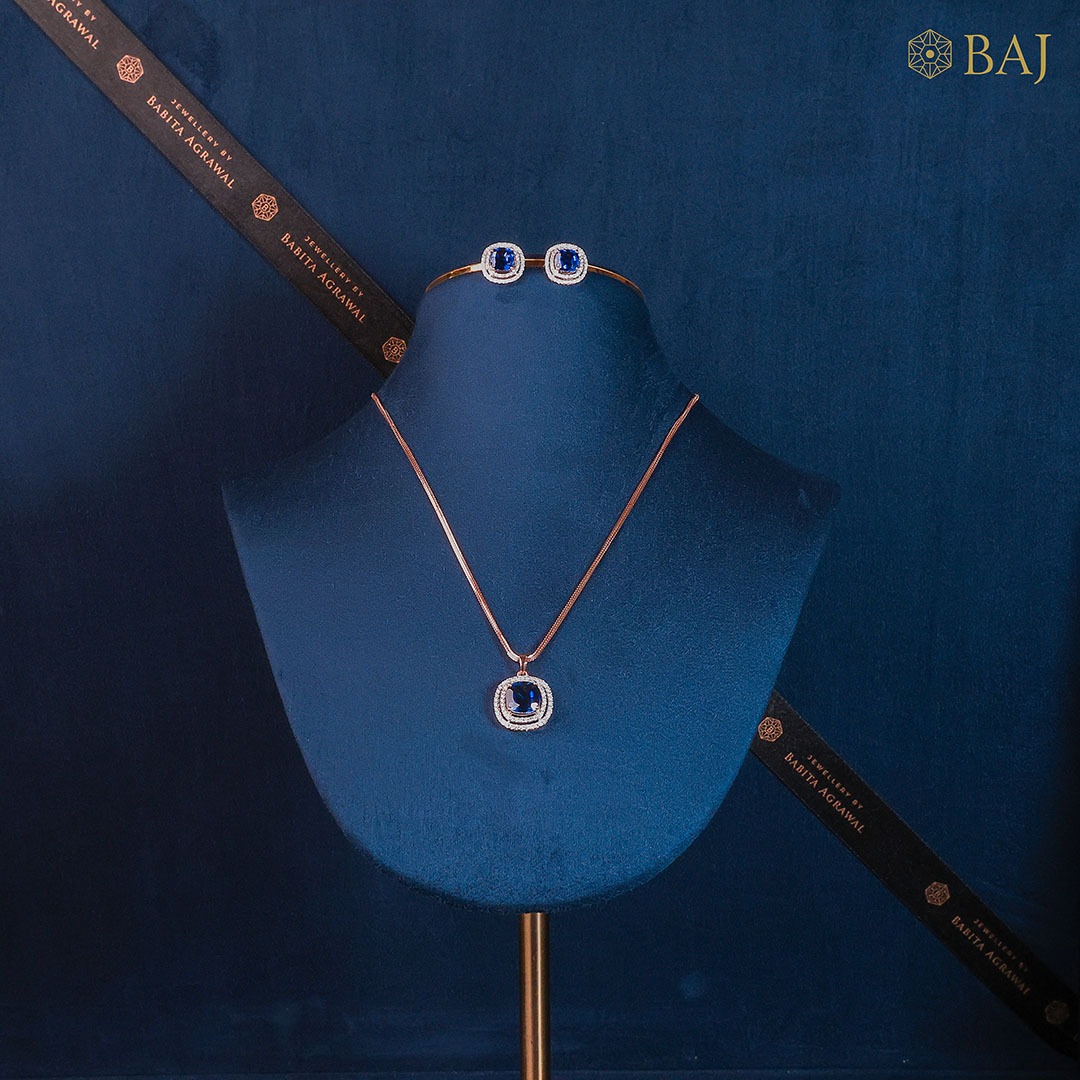 Royal Velvet Spark diamond pendant set with blue gemstone in 18k gold-2