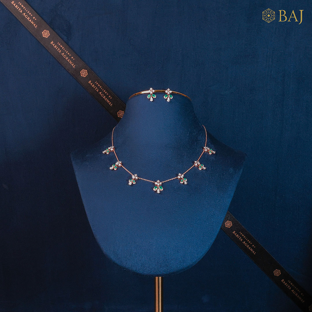 Floral Shine diamond necklace set with green gemstone accents in 18k gold-2