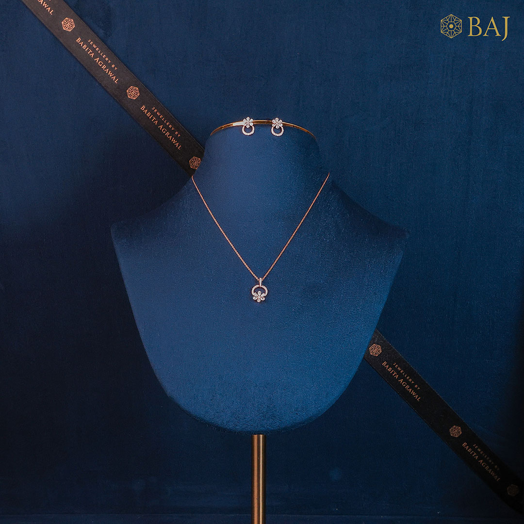 Celeste Bloom diamond pendant set in 18k gold with floral design