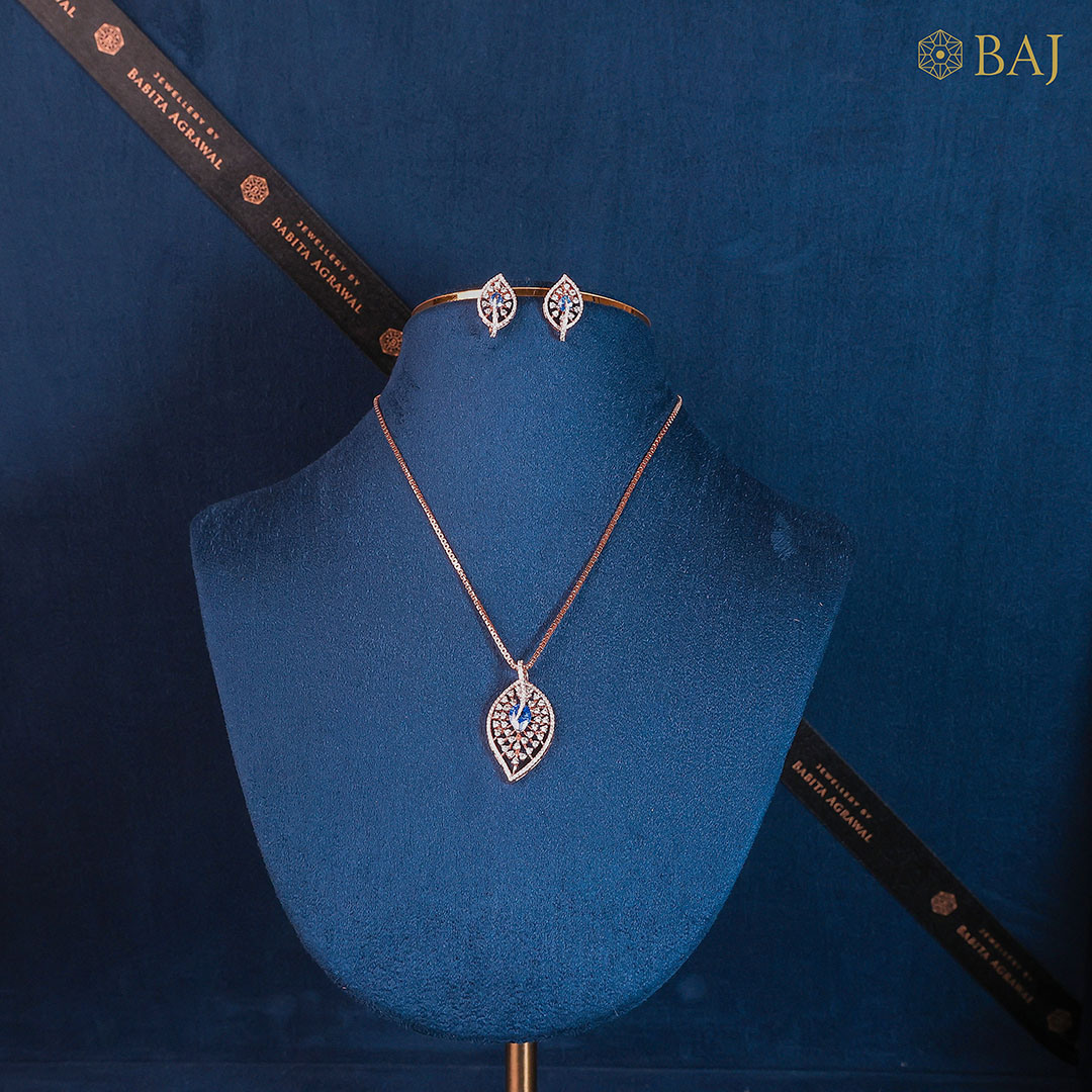 Leaf Luxe diamond pendant set in 18k gold with matching leaf design earrings-2