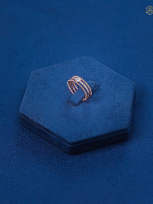 Tranquil row ring