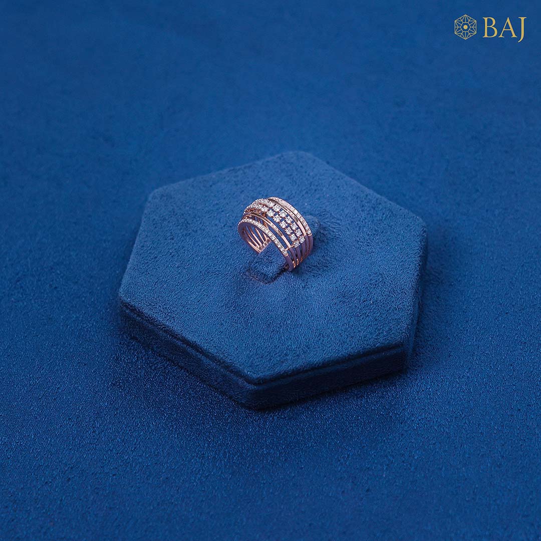 Diamond ring in 18kt rose gold with multi band design