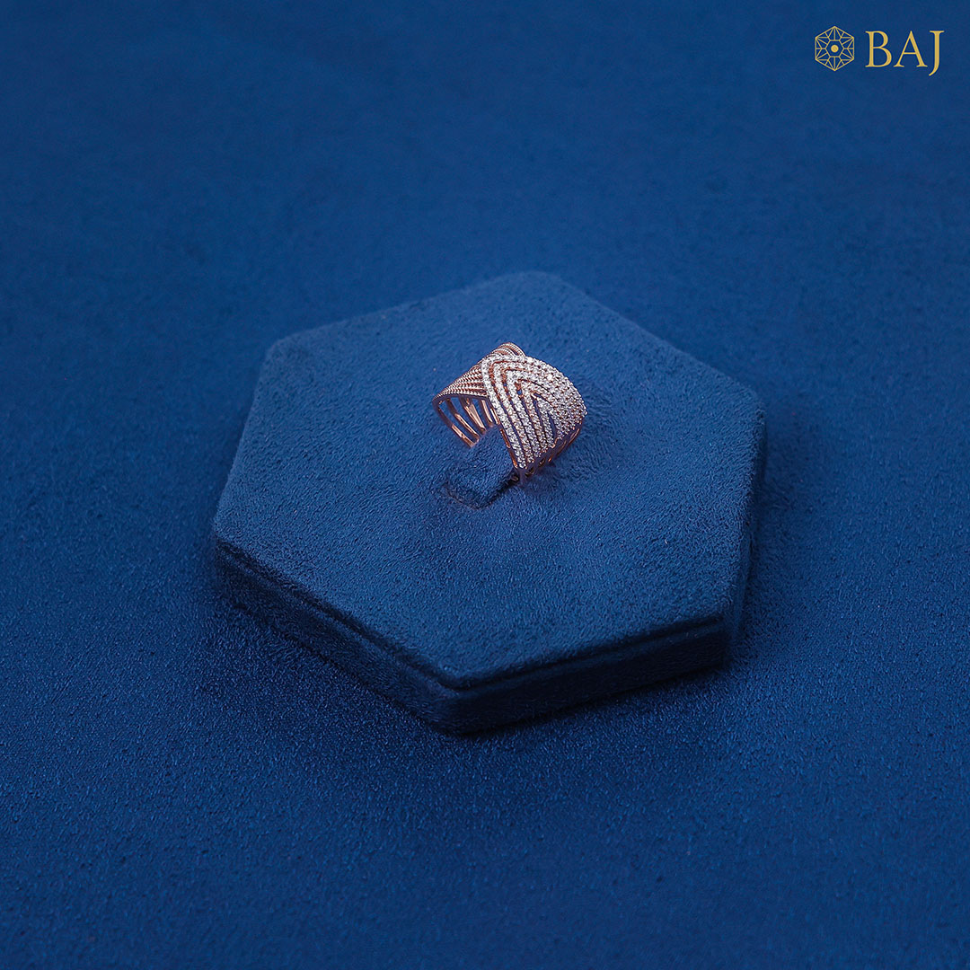 The V's diamond ring in 18kt rose gold with layered V design