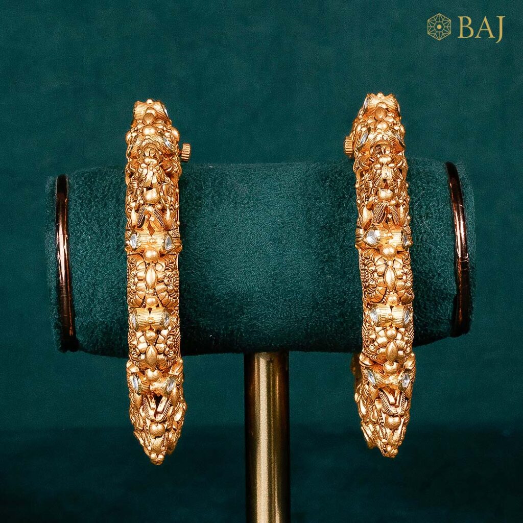22Kt Antique Kundan Bangles Set