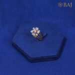 Diamond ring in 18kt gold with floral cluster design