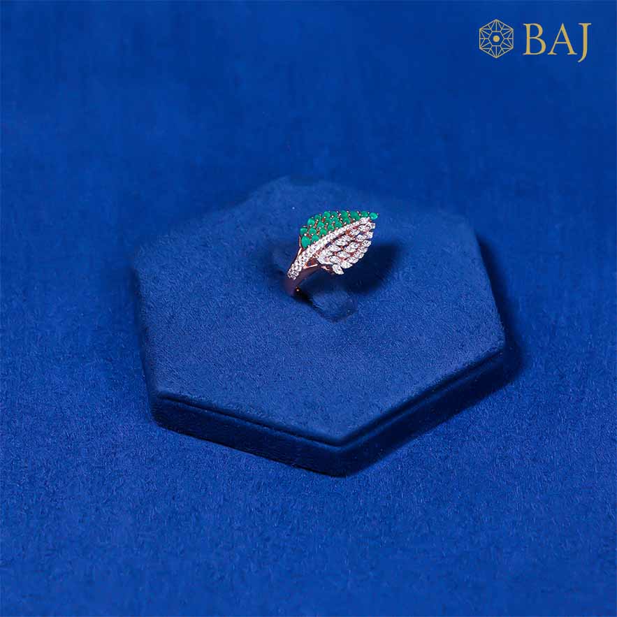 Weaves diamond ring with green stones in 18kt gold