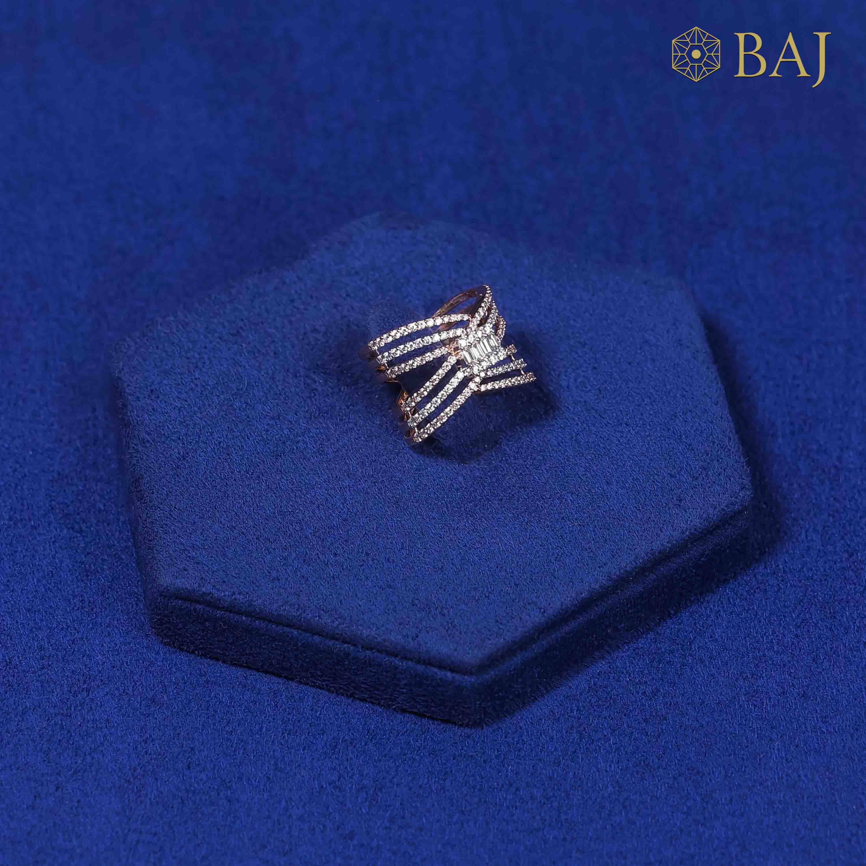 Diamond ring in 18kt gold with geometric multi band design