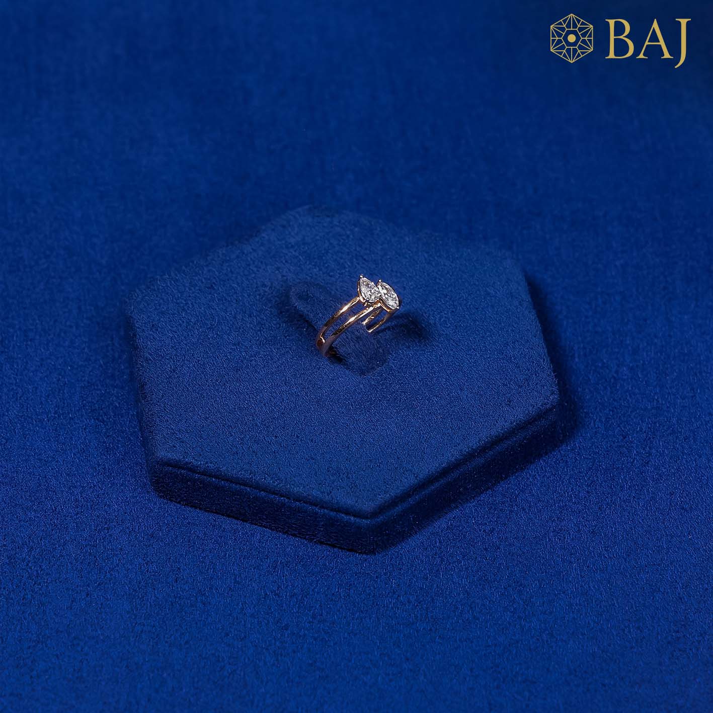 Albless diamond ring in 18kt rose gold with pear shaped design