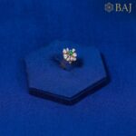 Absolute diamond ring with green gemstone in 18kt gold floral design