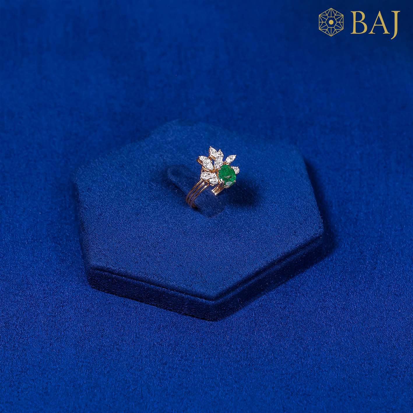 Green Crown diamond ring with green gemstone in 18kt gold