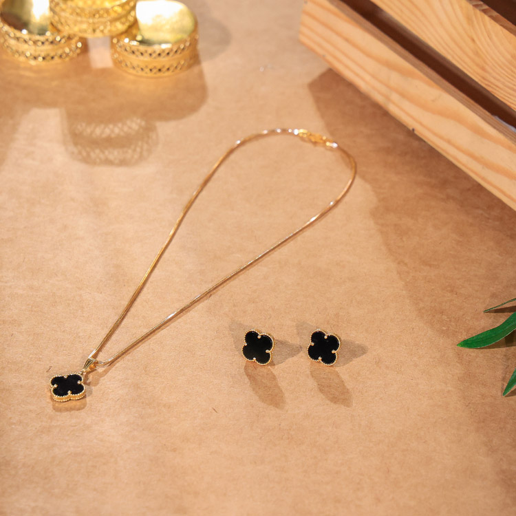 Black Quatrefoil Pendant & Earrings