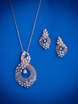 Teardrop diamond center